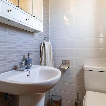 4 Bedroom Pet Friendly In *