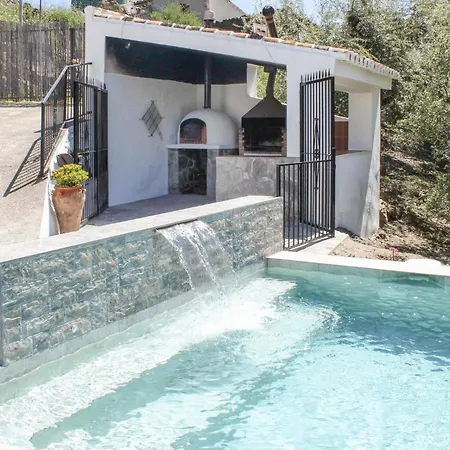4 Bedroom Pet Friendly In *